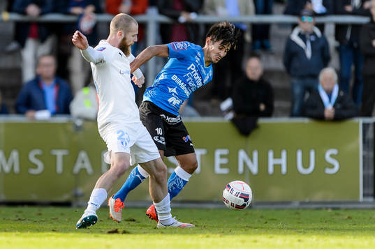 Malmös Jo Inge Berget och Halmstads Antonio Rojas