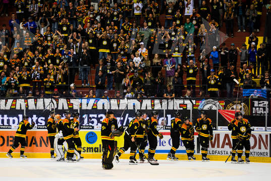 Brynäs spelare tackar publiken