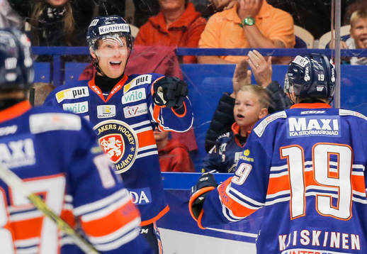 Växjös Richard Gynge och Tuomas Kiiskinen jublar