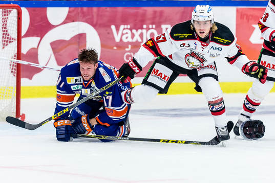 Växjös Alexander Johansson  tappar hjälmen