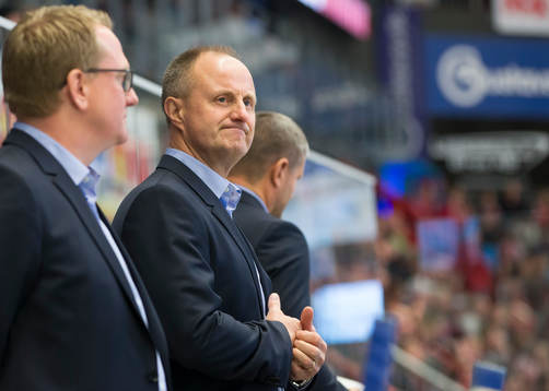 Rögles tränare Anders Eldebrink ser missnöjd ut