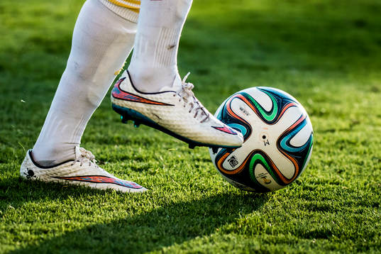Fotbollssko och en fotboll