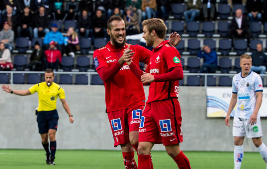 Norrköpings Emir Kujovic Arnor Ingvi Traustason jublar