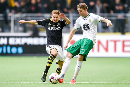 s Johan Blomberg och Hammarbys Birkir Már Saevarsson