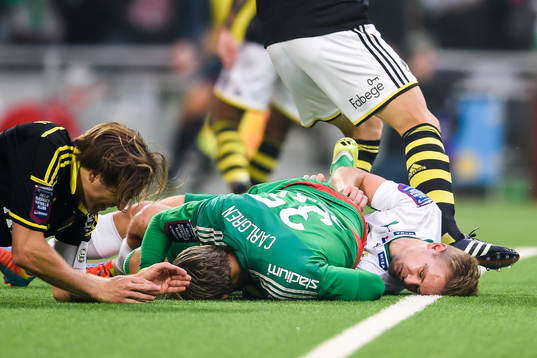 Hammarbys Erik Israelsson skadas allvarligt