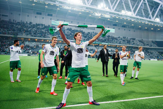 Hammarbys spelare med Philip Haglund jublar