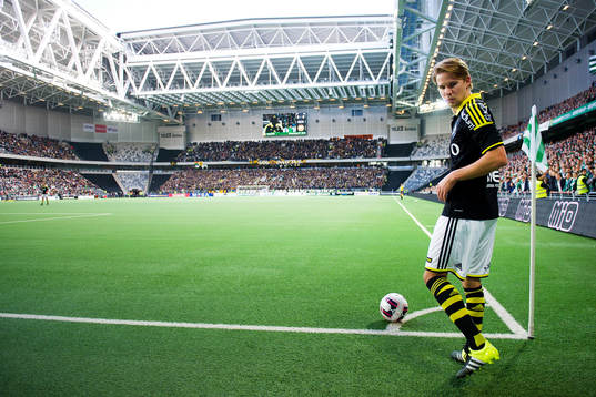 s Johan Blomberg lägger en hörna