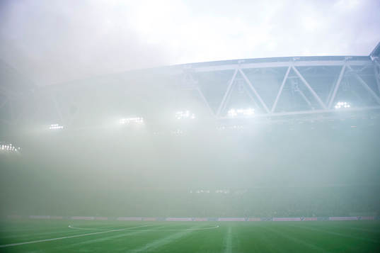 Rökigt på Tele2 arena