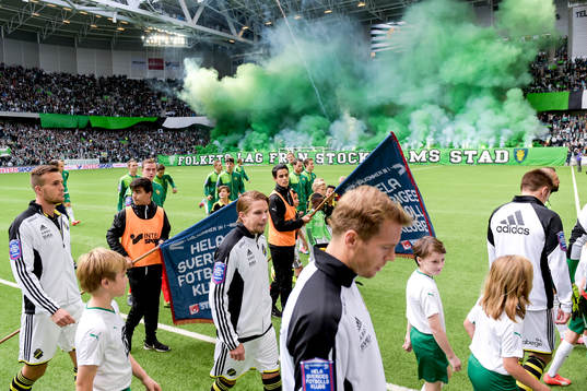 Spelarna tvingas lämna planen