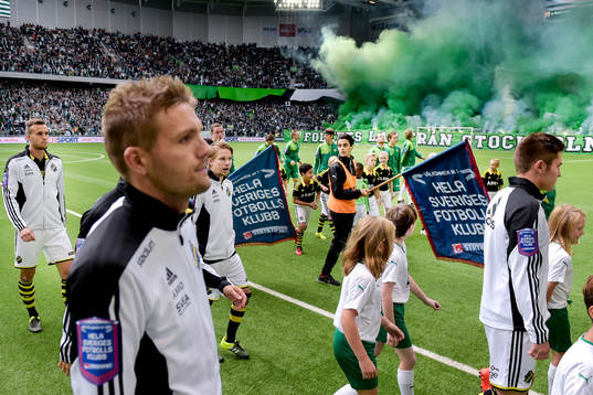 Spelarna tvingas lämna planen