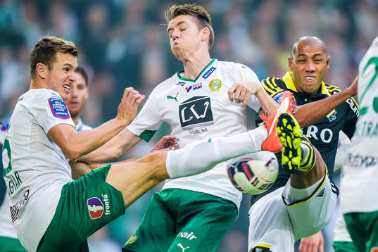 Hammarbys Richard Magyar och Birkir Már Saevarsson i en