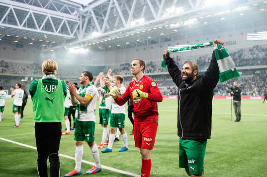 Hammarbys målvakt Ögmundur Kristinsson och Kennedy