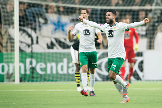 Hammarbys Imad Khalili jublar när slutsignalen har gått