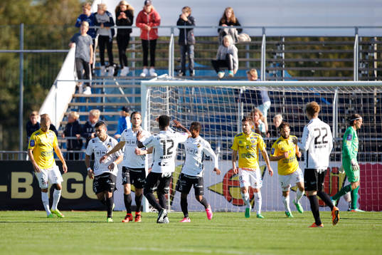 Häckens spelare jublar