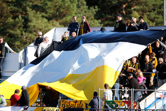 Häckens tifo före fotbollsmatchen i Allsvenskan mellan