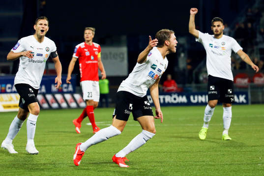 Örebros Martin Broberg jublar