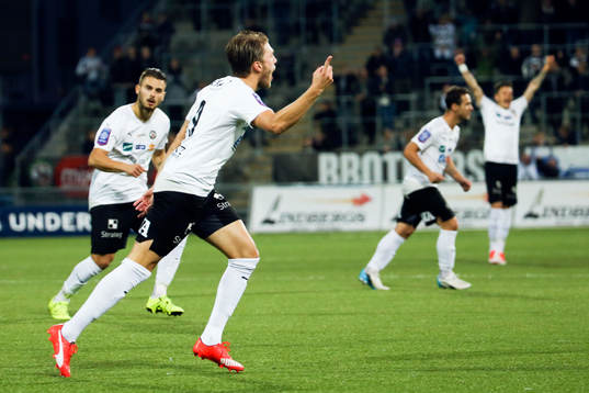 Örebros Martin Broberg jublar