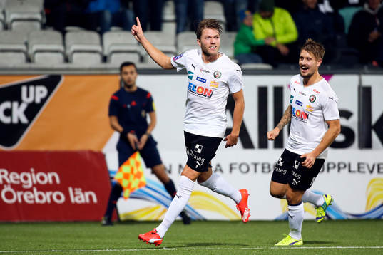 Örebros Martin Broberg jublar
