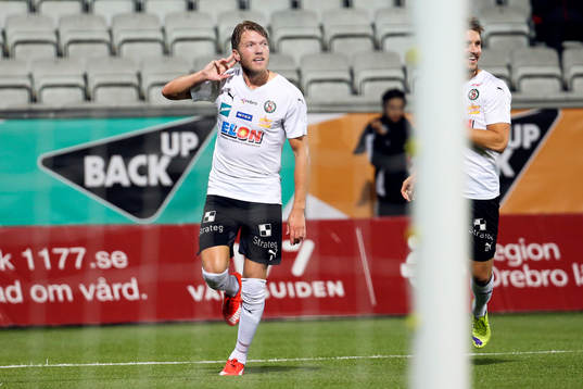 Örebros Martin Broberg jublar