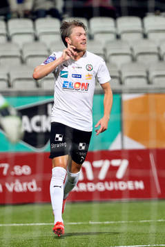 Örebros Martin Broberg jublar