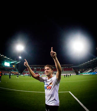 Örebros Martin Broberg jublar