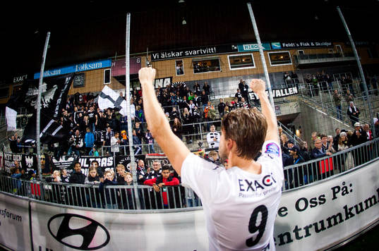 Örebros Martin Broberg jublar