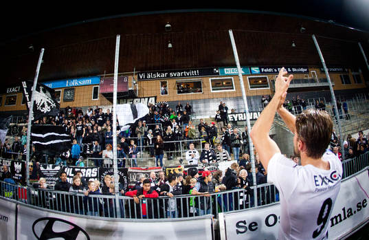 Örebros Martin Broberg jublar