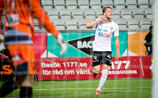 Örebros Martin Broberg jublar