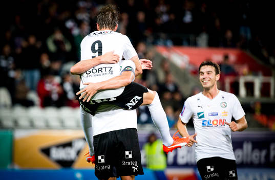 Örebros Martin Broberg jublar