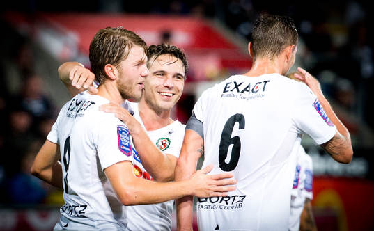 Örebros Martin Broberg jublar