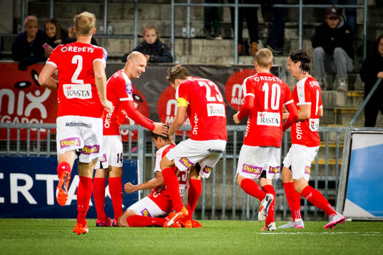 Kalmars Romário Pereira Sipião gör 1-1 med cykelspark