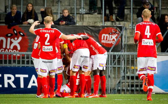 Kalmars Romário Pereira Sipião gör 1-1 med cykelspark