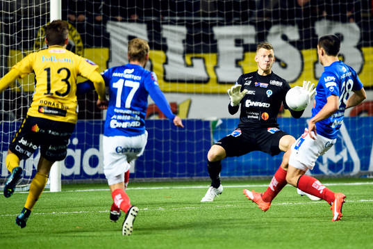 Elfsborgs Arber Zeneli har en jättechans mot Åtvidabergs