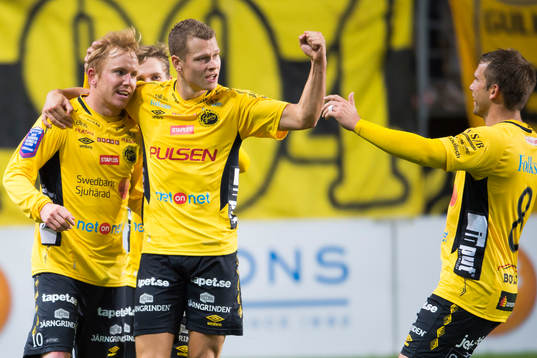 Elfsborgs Simon Lundevall (v) jublar