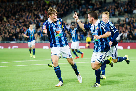 Djurgårdens Kerim Mrabti gör 1-0 och jublar med Emil