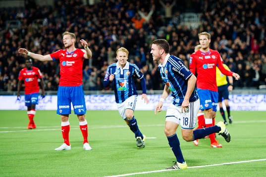 Djurgårdens Kerim Mrabti gör 1-0 och jublar samtidigt som