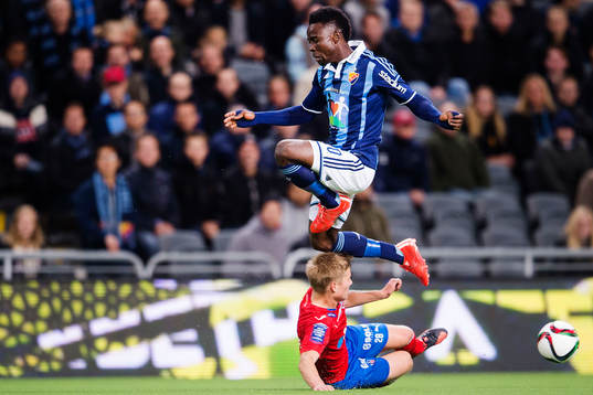 Helsingborgs Jere Uronen stoppar Djurgårdens Philana