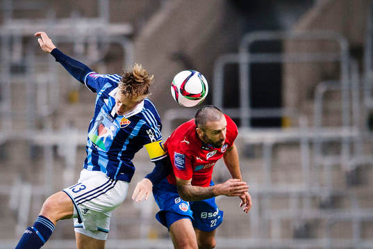 Djurgårdens Emil Bergström och Helsingborgs Rade Prica