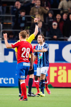 Djurgårdens Kevin Walker reagerar när han tilldelas ett