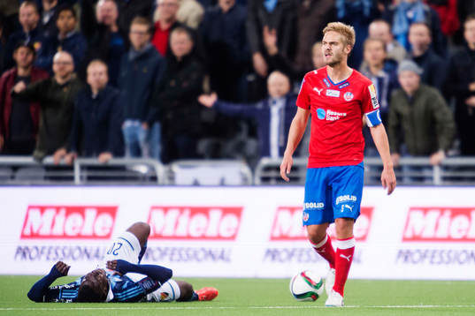 Helsingborgs Johan Mårtensson reagerar mot ett domslut