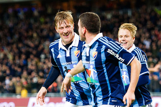 Djurgårdens Kerim Mrabti gör 1-0 och jublar med Emil