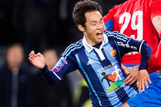 Djurgårdens Seon-Min Moon faller i en duell