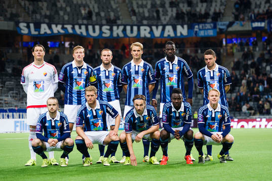 Djurgårdens spelare ställer upp för en lagbild, övre