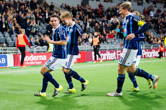 Djurgårdens Kerim Mrabti gör 1-0 och jublar