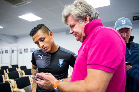 Malmös Victor Yoshimar Yotun Flores och SVTs Pelle Nyström