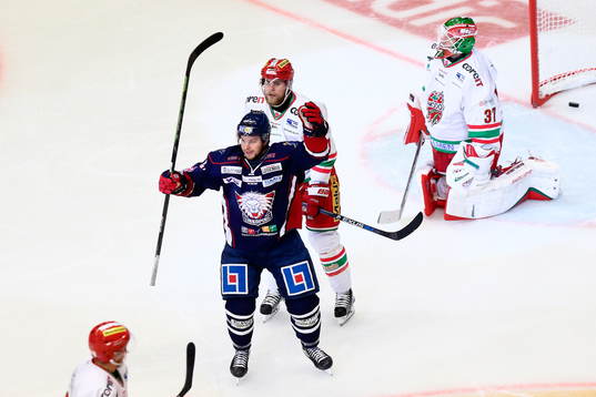 Linköpings Andrew Gordon jublar