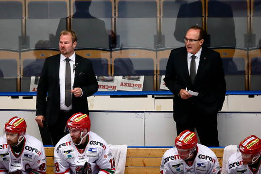 s tränare Larry Huras och assisterande tränare Henrik
