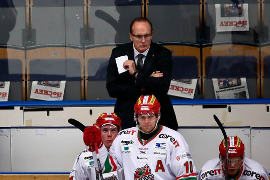 s tränare Larry Hura
