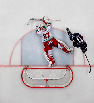 s målvakt Adam Reideborn och gör mål 5-2 på straff