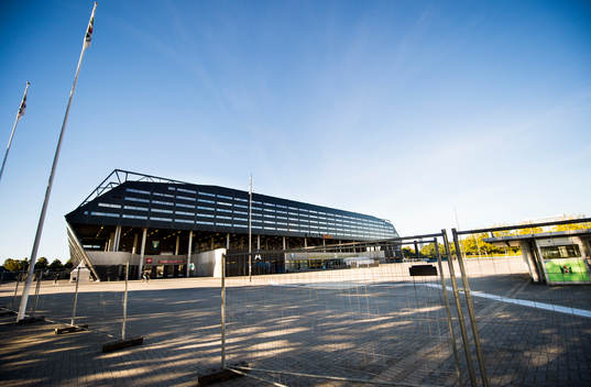 Det är uppsatt stängsel kring hela Swedbank Stadion